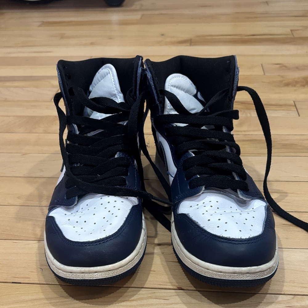 Nike Jordan 1 Retro High OG
Midnight Navy - Youth